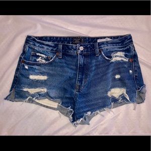 Abercrombie & Fitch Demain Mid-Rise Shorts